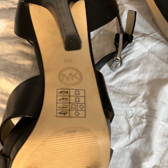 Michael Michael Kors Odessa Platform Black Sandals Leather Heels Sz 9 - Picture 3 of 6